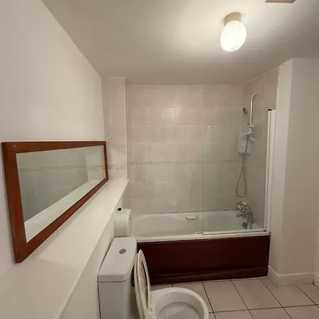 2-bedroom Near Airport Appartement