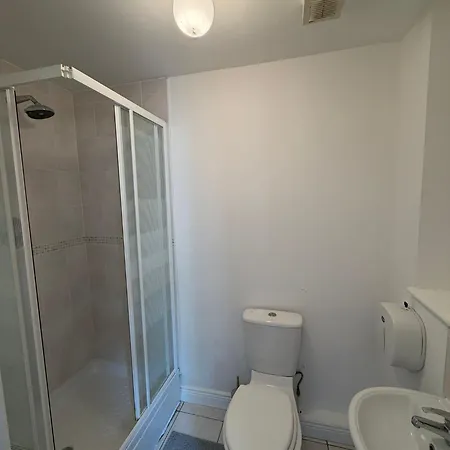 2-bedroom Near Airport Appartement