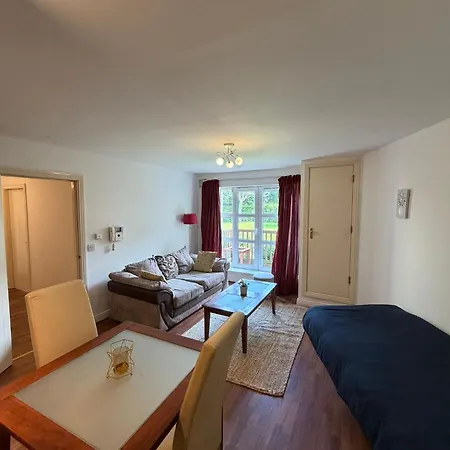 2-bedroom Near Airport Appartement