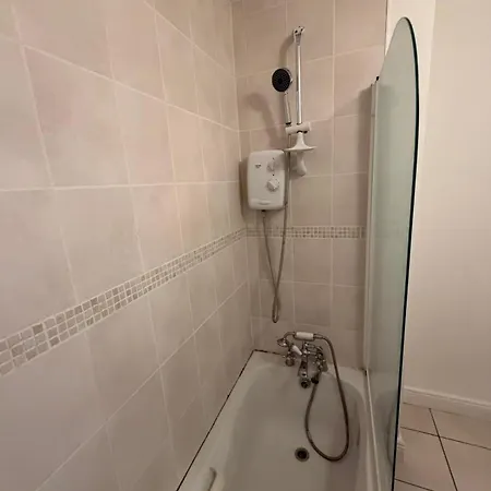 2-bedroom Near Airport Appartement *